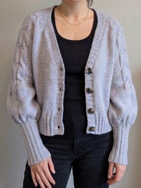 🩶Gray Cable knit V-Neck Cardigan Sweater - Sz S/M